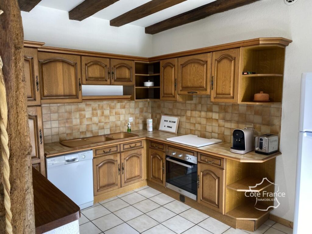 Ensemble de 4 maisons Cantales authentiques à proximité du l – 14 pièces – 7 chambres – 291 m²