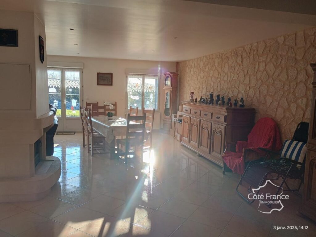 AISNE – VERVINS – CORPS DE FERME sur plus de 5500 m2 de terr – 8 pièces – 3 chambres – 185 m²