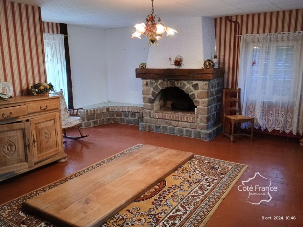 AISNE (02) – GERGNY – Maison de village à rénover – 10 pièces – 6 chambres – 210 m²