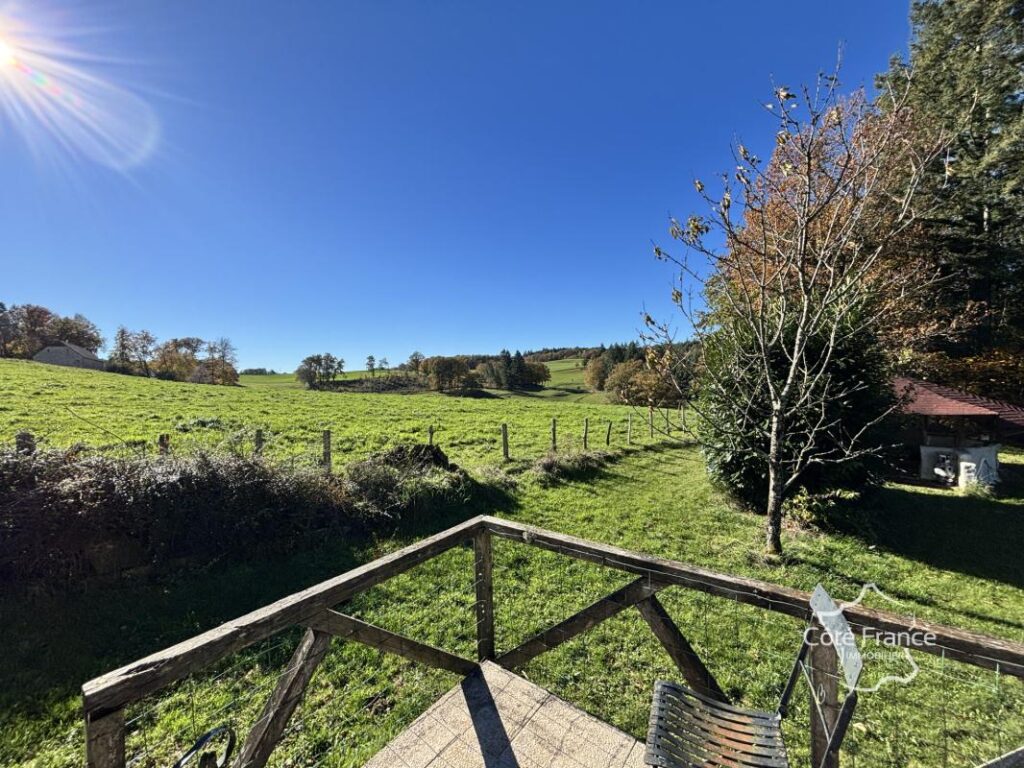 Maison d’été très charmante avec plus de 5 hectares du terra – 3 pièces – 2 chambres – 65 m²