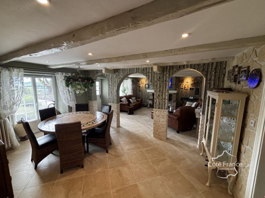 Magnifique propriété avec maison d’habitation, gîtes et pisc – 11 pièces – 7 chambres – 265 m²