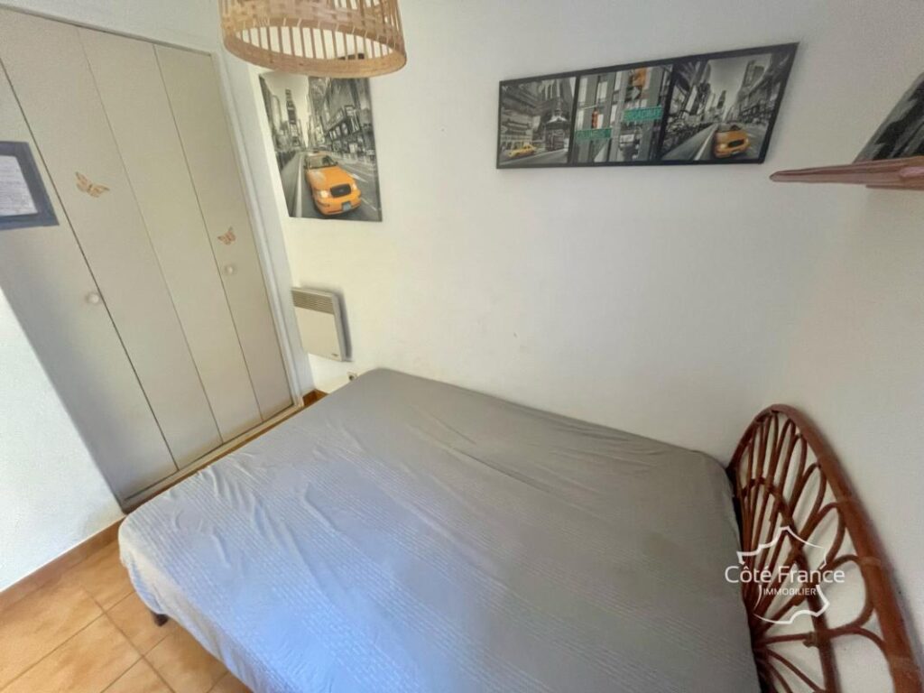 Spacieux Rez de jardin d’une chambre et cabine secteur Riche – 2 pièces – 1 chambre – 33 m²