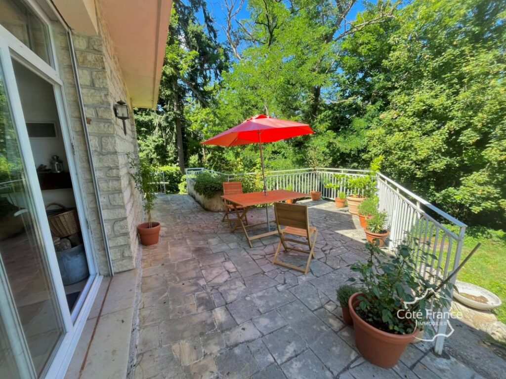 Élégante propriété familiale avec dépendance, terrain, pisci – 8 pièces – 5 chambres – 236 m²