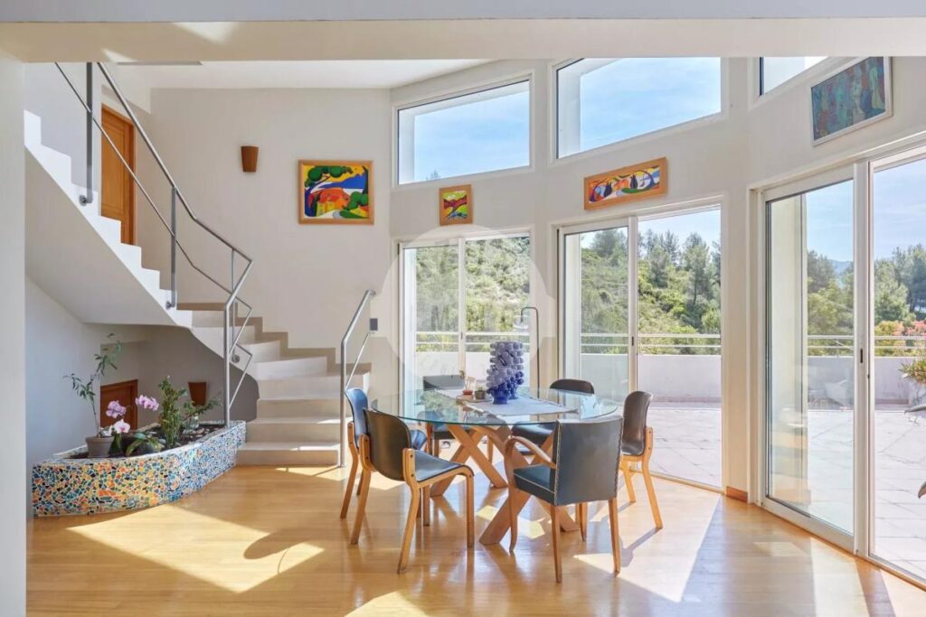 Villa d’exception Domaine privé Lascours – 6 pièces – 4 chambres – 350 m²