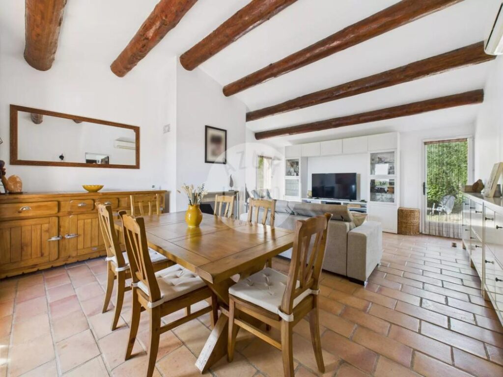 Maison de plain pied sur Roquevaire de 96m² sur 900m² de terrain avec piscine – 5 pièces – 3 chambres – 96 m²