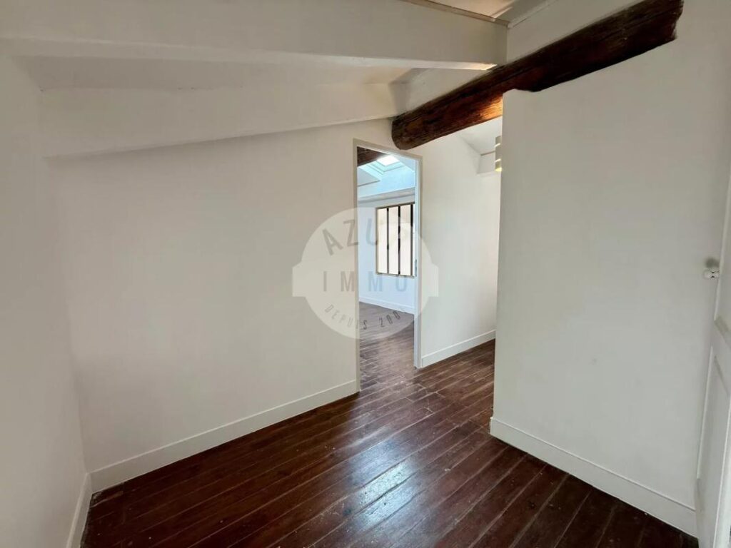 T3 rénové, beaux volumes et lumineux – 3 pièces – 2 chambres – 69 m²