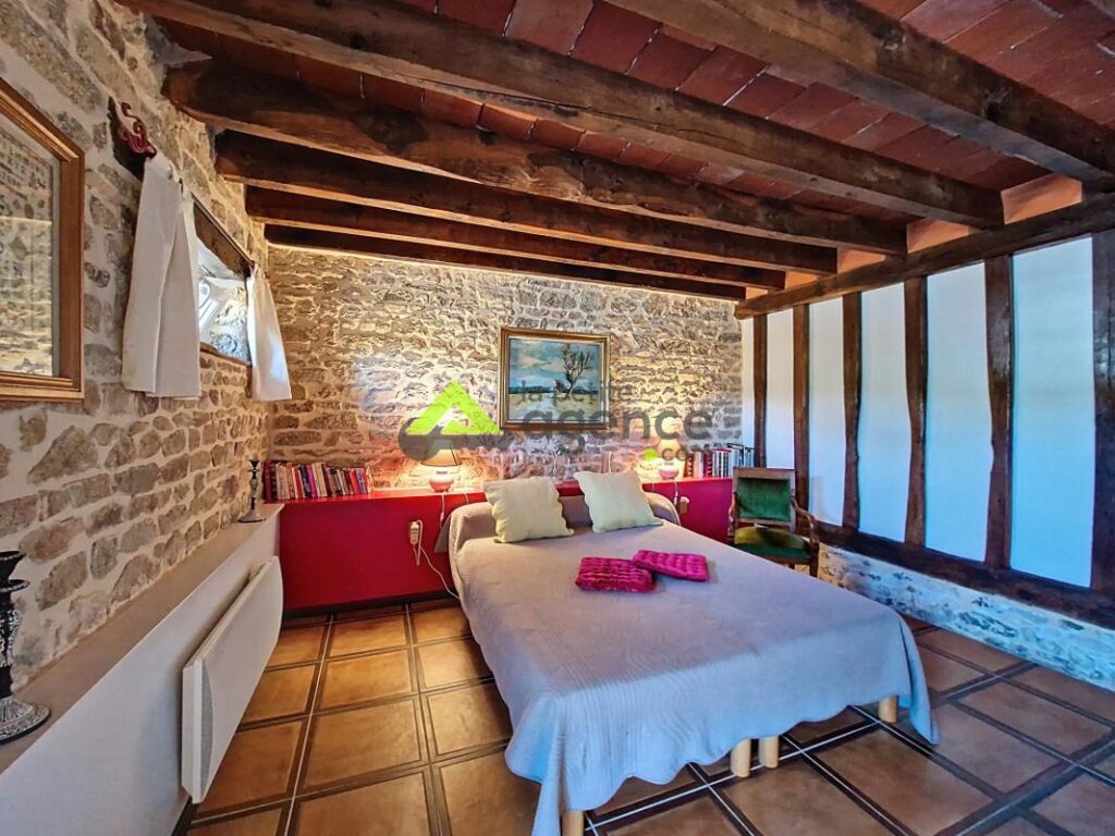 Magnifique Propriété – 270 m2 + Etang – 11 pièces – 8 chambres – 270 m²