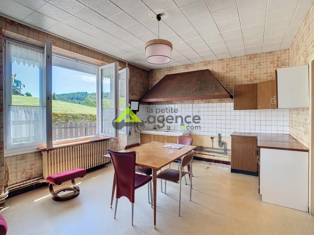 Maison de Village 9 pièces – 216 m2 – 9 pièces – 4 chambres – 216 m²