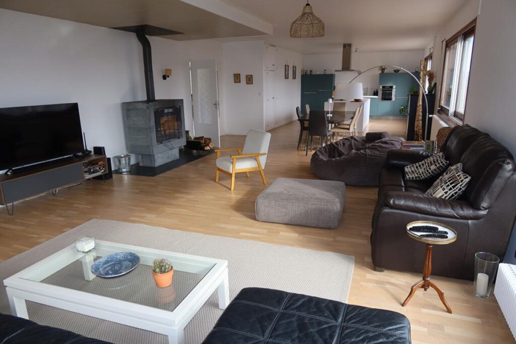 Maison 9 pièce(s) 300 m2 – 9 pièces – 6 chambres – 300 m²