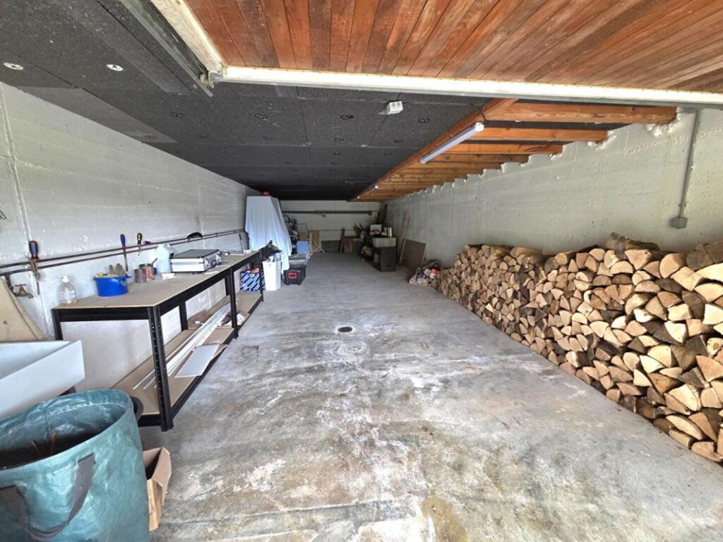 MAISON 6 PIECES 123 m² SUR TERRAIN DE 9.9 ARES 349000 EUROS – 6 pièces – 2 chambres – 123 m²