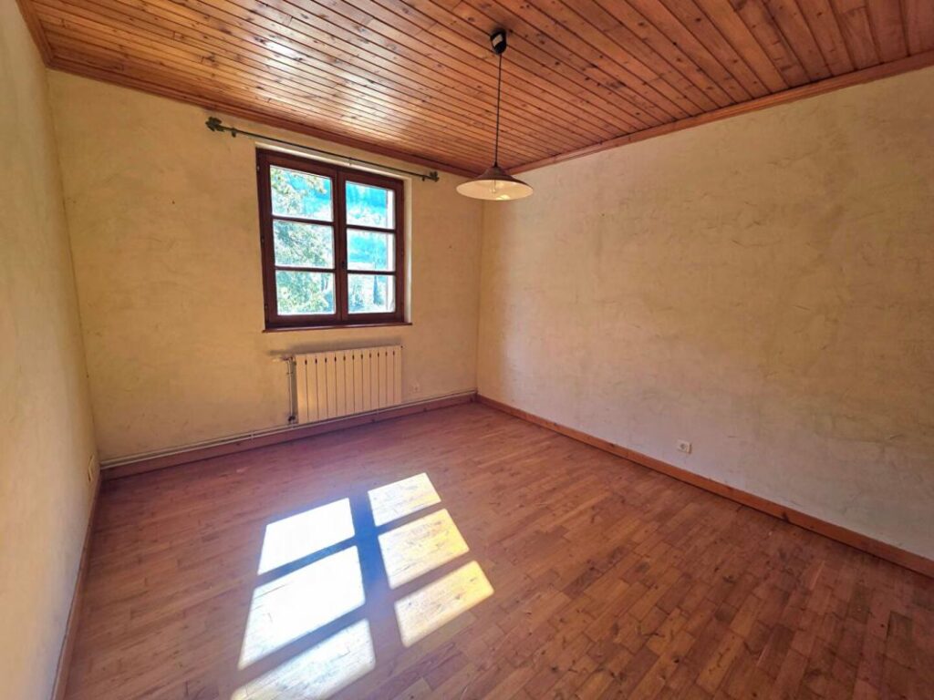 MAISON 9 PIECES 206m² SUR 13.91 ARES 329000 EUROS – 9 pièces – 7 chambres – 205 m²