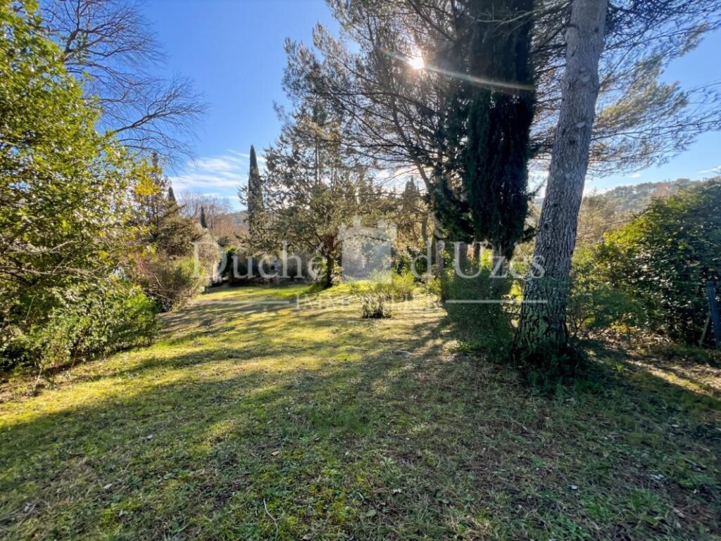 Terrain – NR pièces – NR chambres – 1090 m²