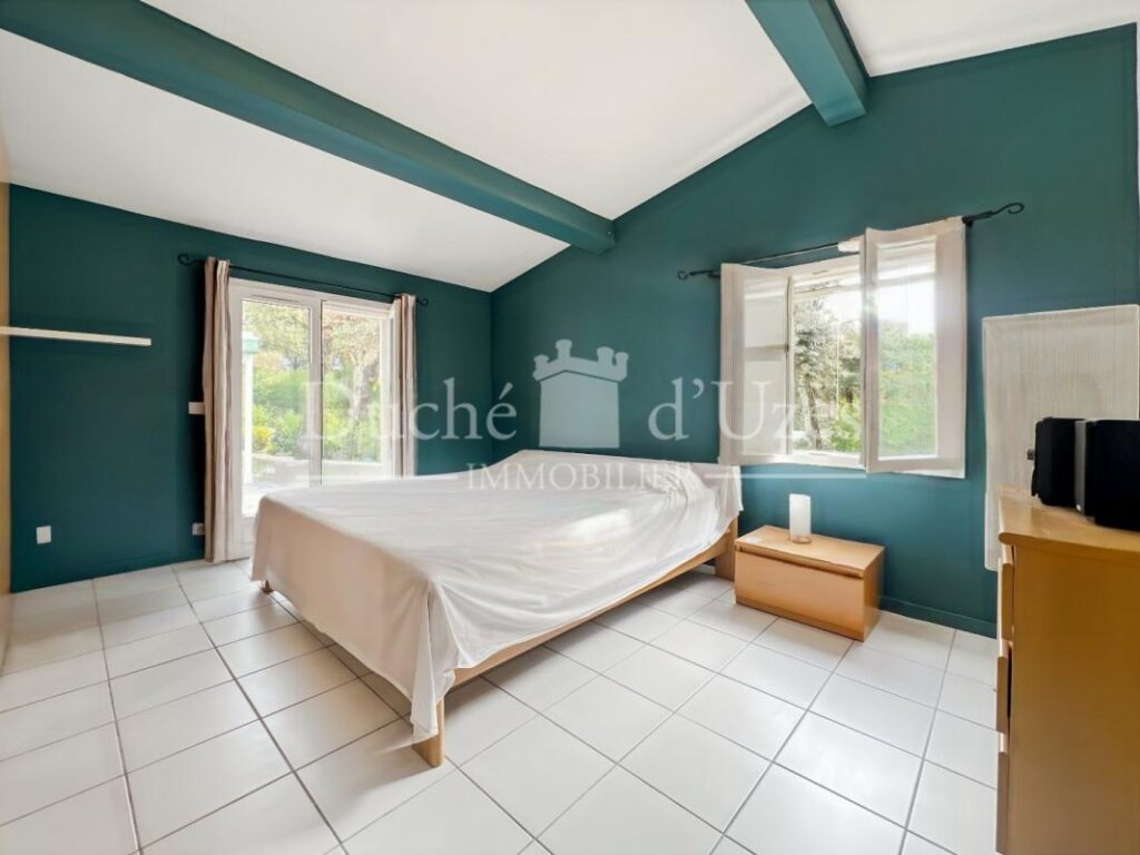 Maison – 8 pièces – 6 chambres – 180 m²