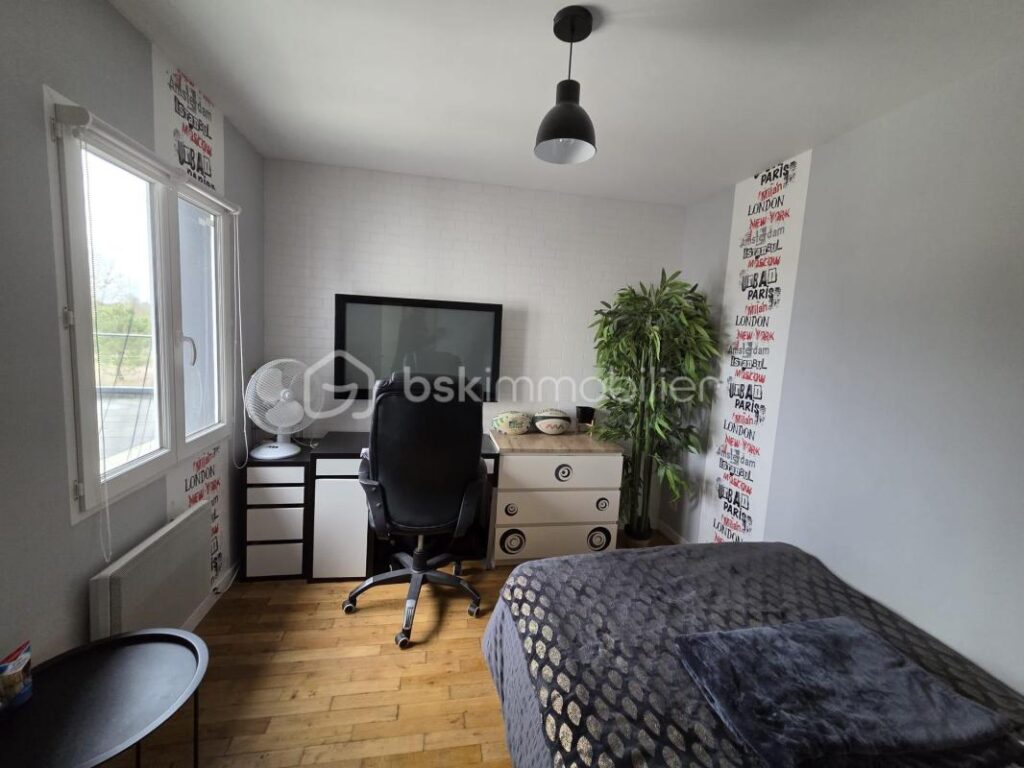 Charmante maison spacieuse près de Tours avec terrasse et parking ! – 6 pièces – 4 chambres – 170 m²