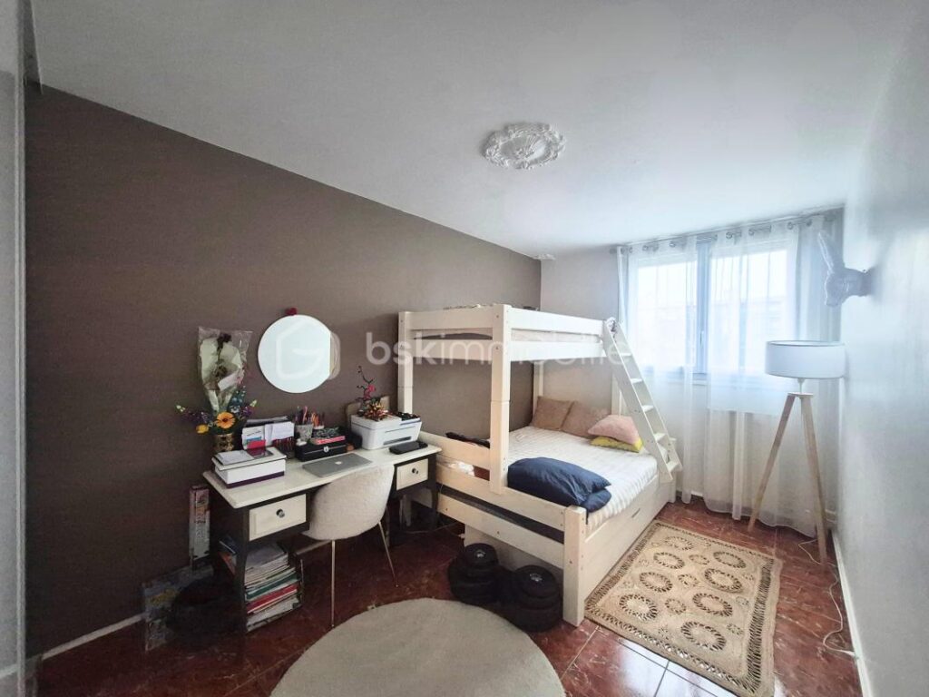 Appartement 3 pièces avec balcon, parking privatif et cellier situé au Domaine du Château Chilly Mazarin – 3 pièces – 2 chambres – 62 m²