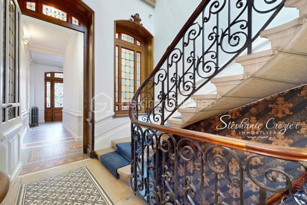 T5 Duplex de prestige avec terrasse, parc classé, Château du XIX – Accès TGV Paris – 5 pièces – 4 chambres – 115 m²