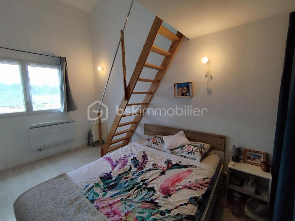 2 villas récentes sur 2 hectares de terrain – 10 pièces – 7 chambres – 305 m²