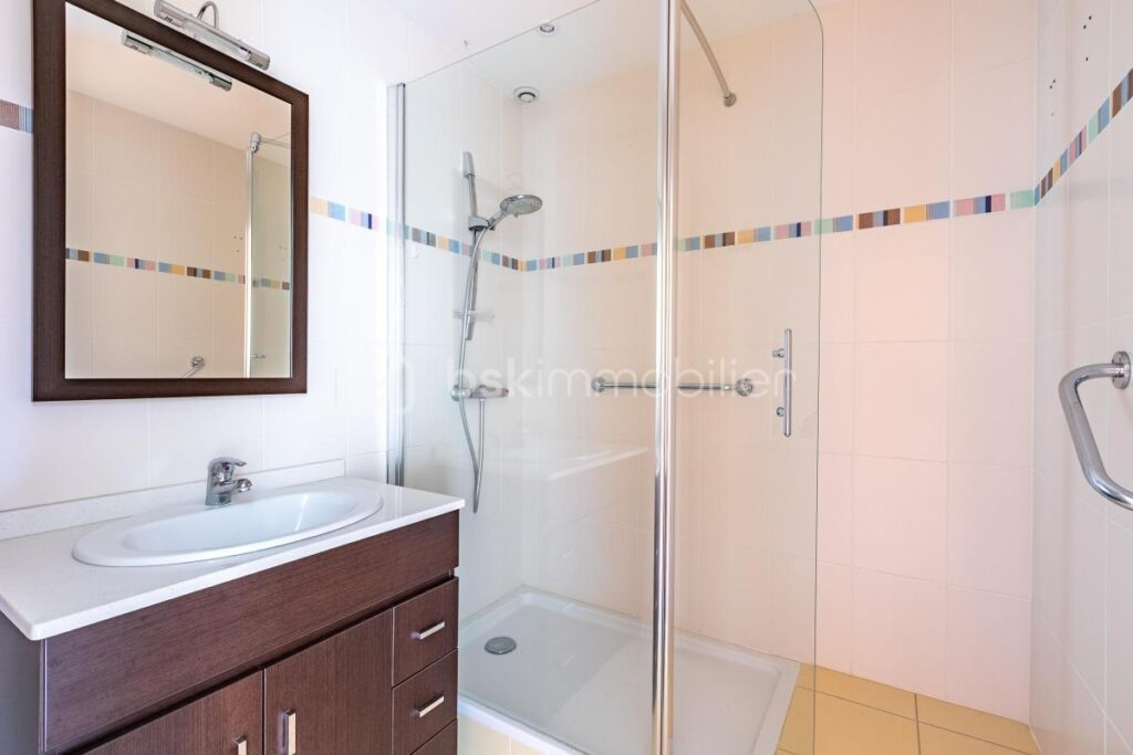 Maison familiale type ‘ORANGER’ 210m² à SAINT-WITZ – 8 pièces – 5 chambres – 210 m²