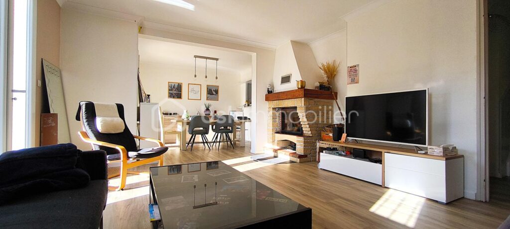 MAISON DE 5 PIÈCES DE 102 M2 HABITABLE , SUR UN ÉTAGE , AVEC 4 CHAMBRES , UN GARAGE ET UN JARDIN SUR SALON DE PROVENCE – 5 pièces – 4 chambres – 102 m²