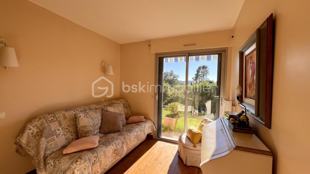 Villa 6 pièces, Piscine, Double garage, Calme, Quartier résidentiel – 6 pièces – 4 chambres – 150 m²