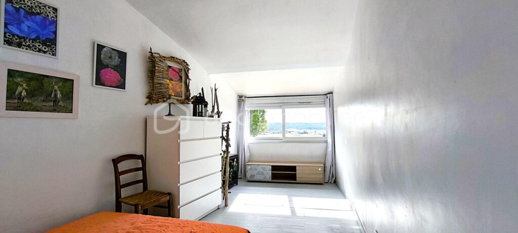 A vendre maison magnifique de 5 pièces , avec un jardin privé et 2 terrasses sur Venelles – 4 pièces – 3 chambres – 135 m²