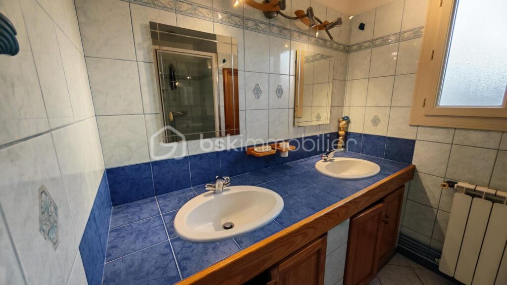 Charmante maison mitoyenne authentique 104 m² habitable environ – 4 pièces – 2 chambres – 112 m²