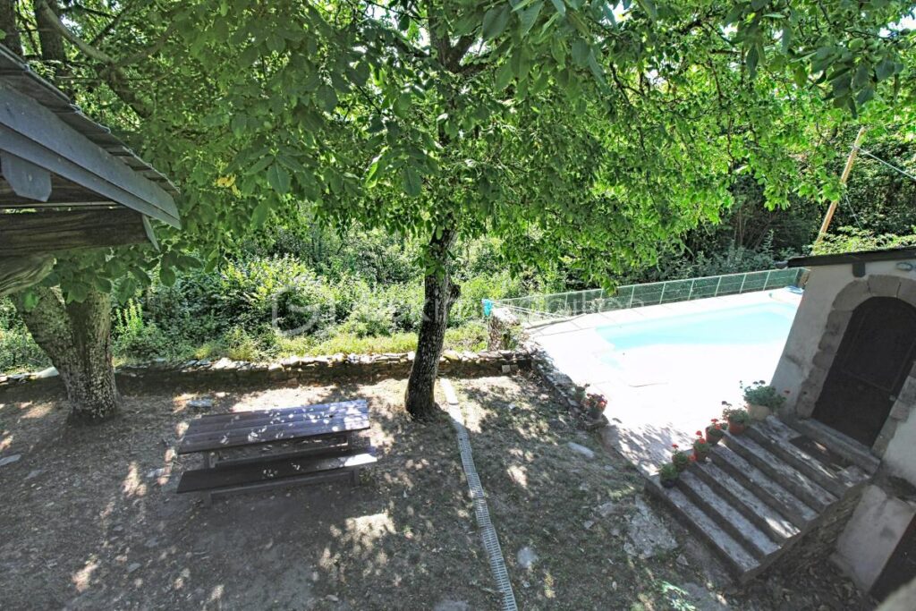 Enorme propriété dans la nature proche des Cévennes – 8 pièces – 5 chambres – 165 m²