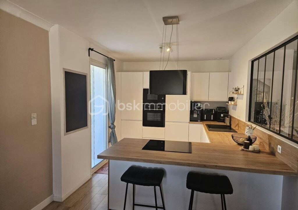 Villa rénovée avec piscine – vue Luberon – 5 pièces – 3 chambres – 110 m²