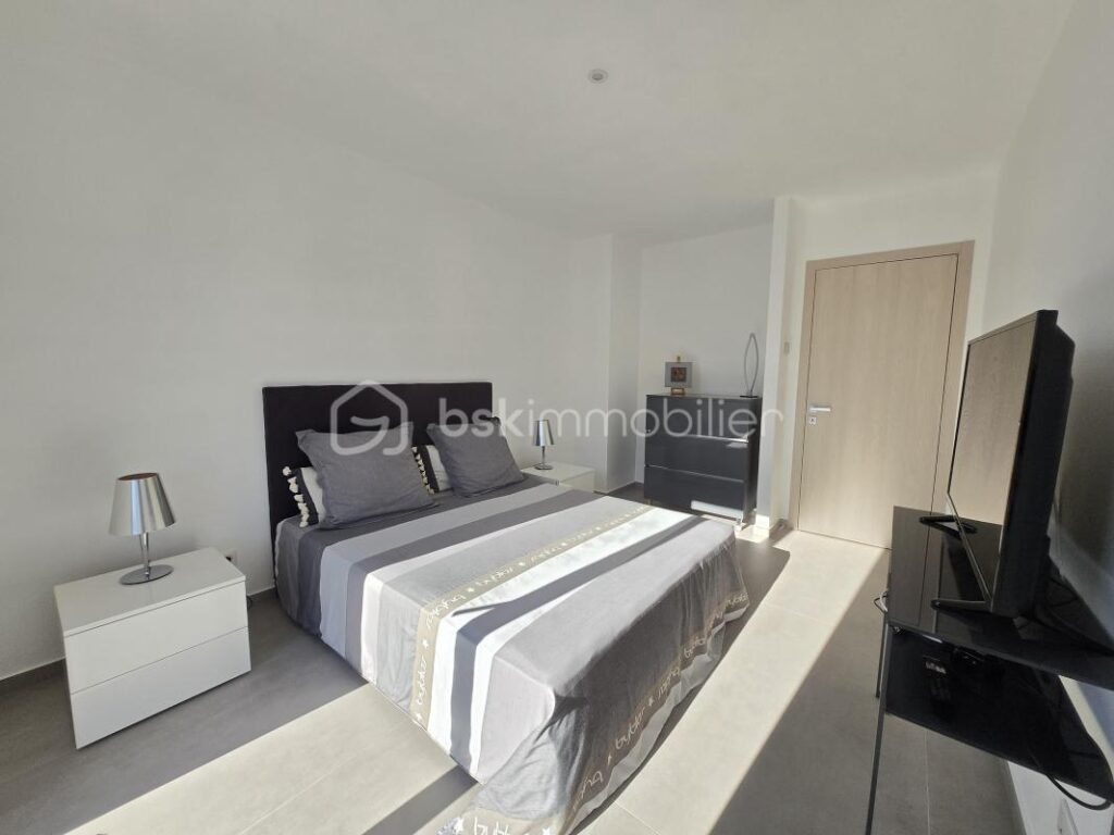 Villa neuve 5 pièces, grand standing, résidentiel, piscine – 5 pièces – 4 chambres – 131 m²