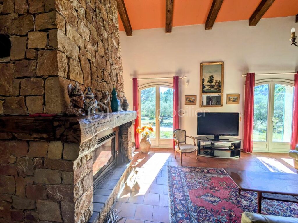 Maison d’architecte de 208m2 au calme sur terrain clos et sécurisé – 6 pièces – 4 chambres – 208 m²