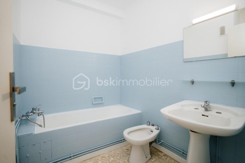 T3 74 m² – 2 balcons + parking – 6ᵉ étage – avec ascenseur – 3 pièces – 2 chambres – 73 m²