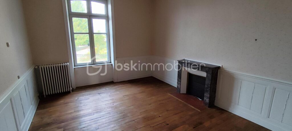 Immeuble de 495 m2 Centre ville de Fougères – NR pièces – NR chambres – 495 m²