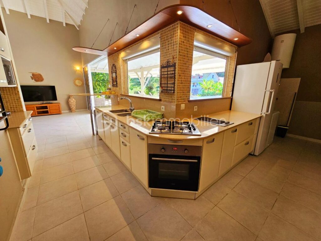 MAISON ET BUNGALOW T2 PROCHE MER – 6 pièces – 4 chambres – 189 m²