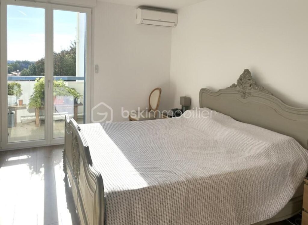 Appartement rénové tout confort 3 pièces avec terrasse – 3 pièces – 2 chambres – 83 m²