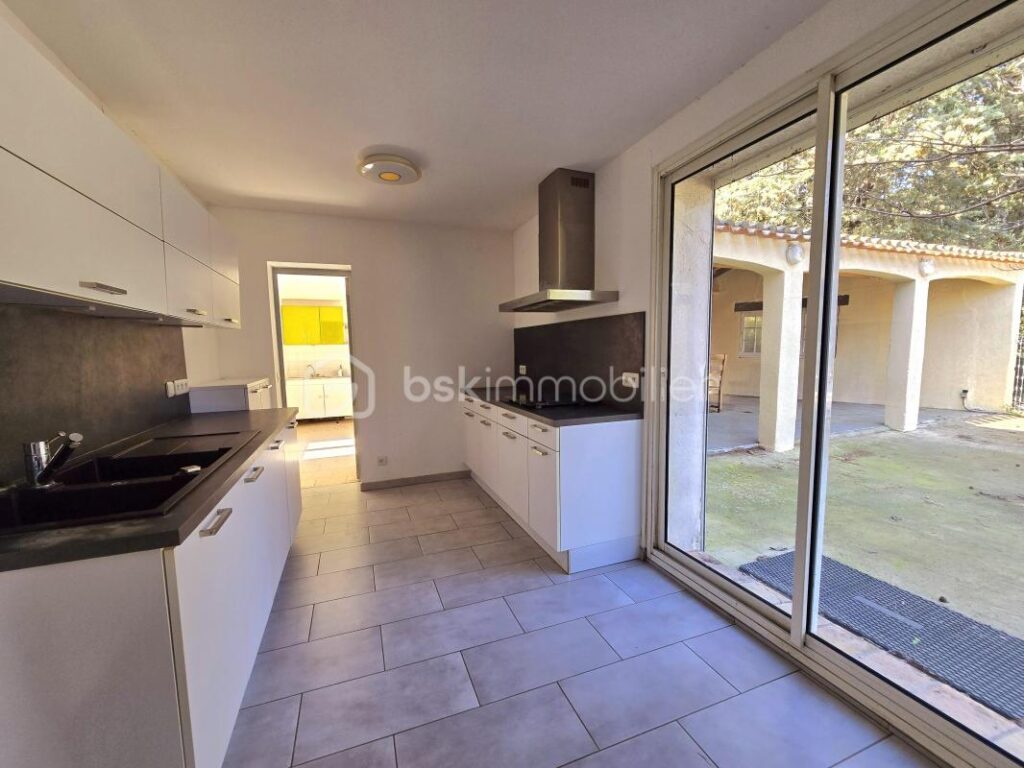 MAS de CARACTERE en Pierre – Havre de Paix avec Piscine et Oliveraie – 7 pièces – 5 chambres – 195 m²