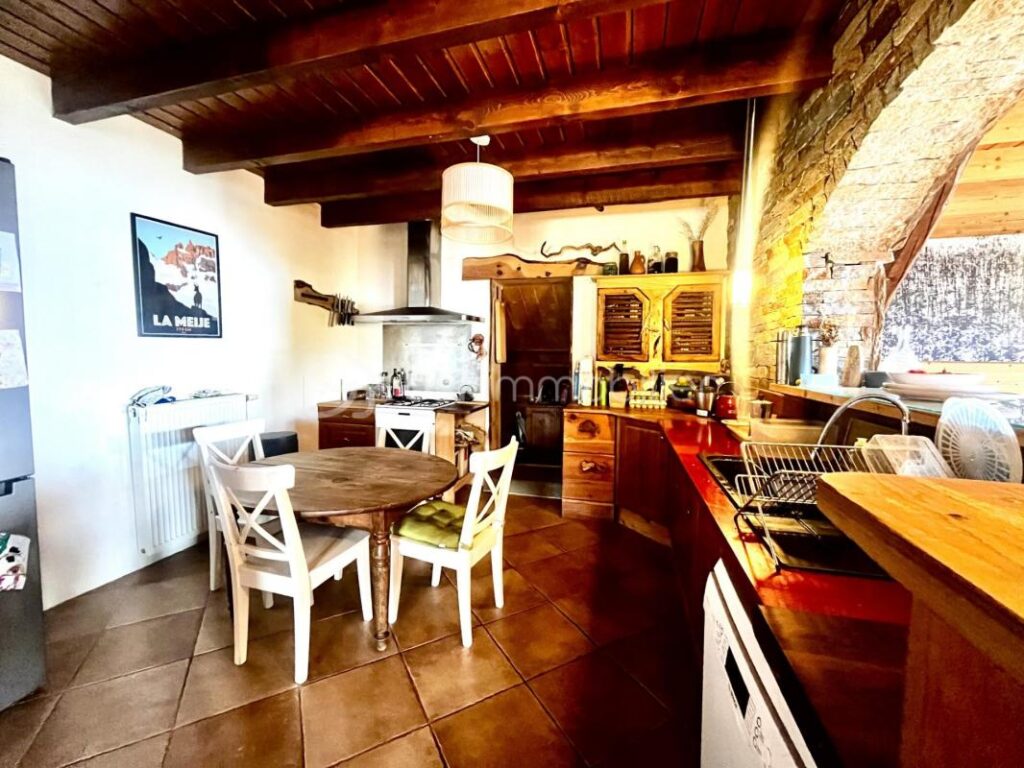 Maison 5 pièces Jarrier – 5 pièces – 3 chambres – 204 m²