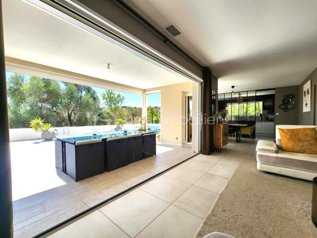 Superbe villa de plain-pied sans vis-à-vis avec quatre chambres – 6 pièces – 4 chambres – 145 m²