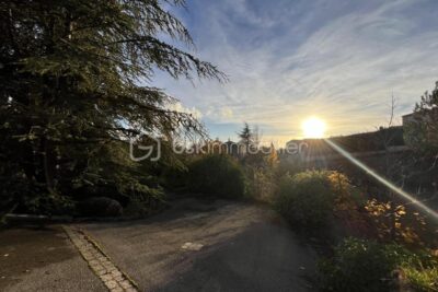 une maison de 145 m² à Saint-Étienne-les-Orgues – 4 pièces – 4 chambres – 143 m²