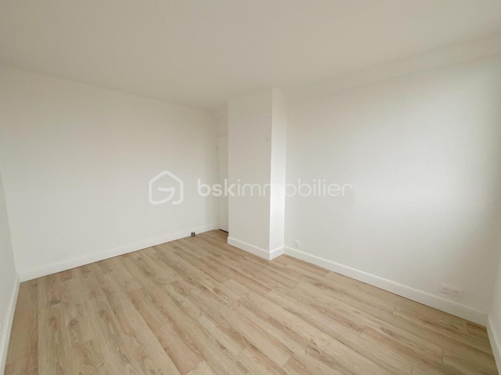 Charmant duplex T3 entièrement rénové, situé à la limite d’Antony, au sein du Domaine de la Peupleraie – 3 pièces – 2 chambres – 59 m²