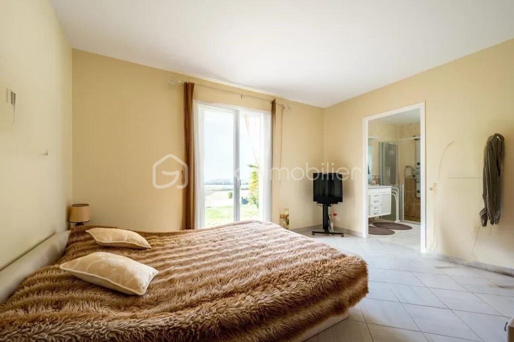 À VENDRE – À 7 min de Morlaàs , Maison contemporaine de plain pied – 133 m² – Terrain 2619 m² – Vue Pyrénées – Prestations haut de gamme – 4 pièces – 3 chambres – 132 m²