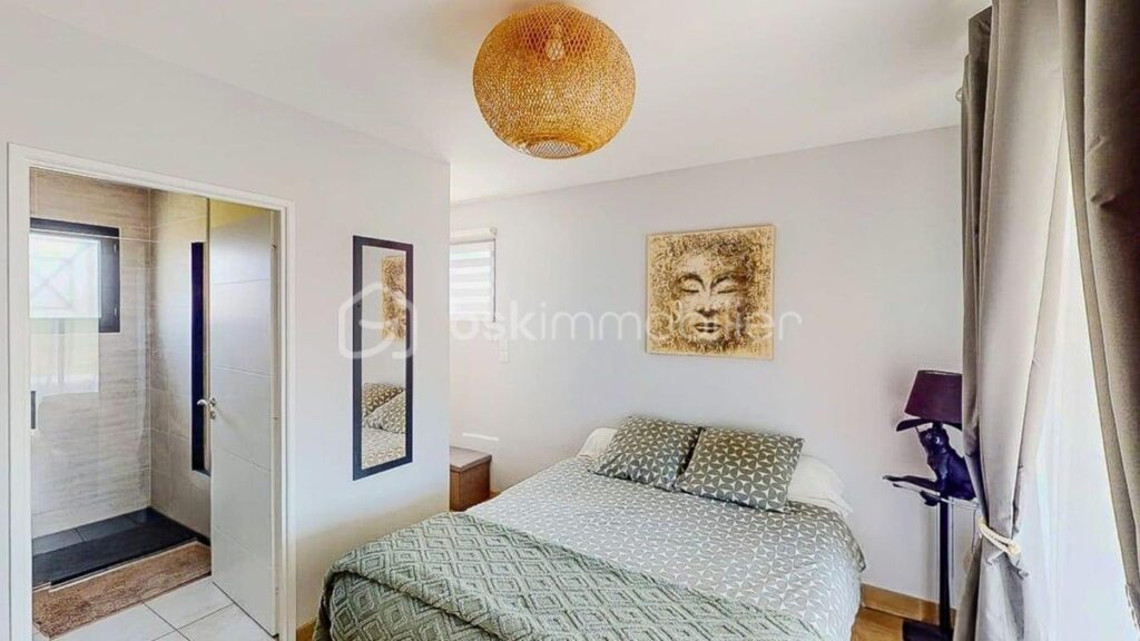 Vivre Dedans-Dehors : maison de plain-pied, baignée de lumière avec vue dégagée sur la nature – 5 pièces – 3 chambres – 115 m²