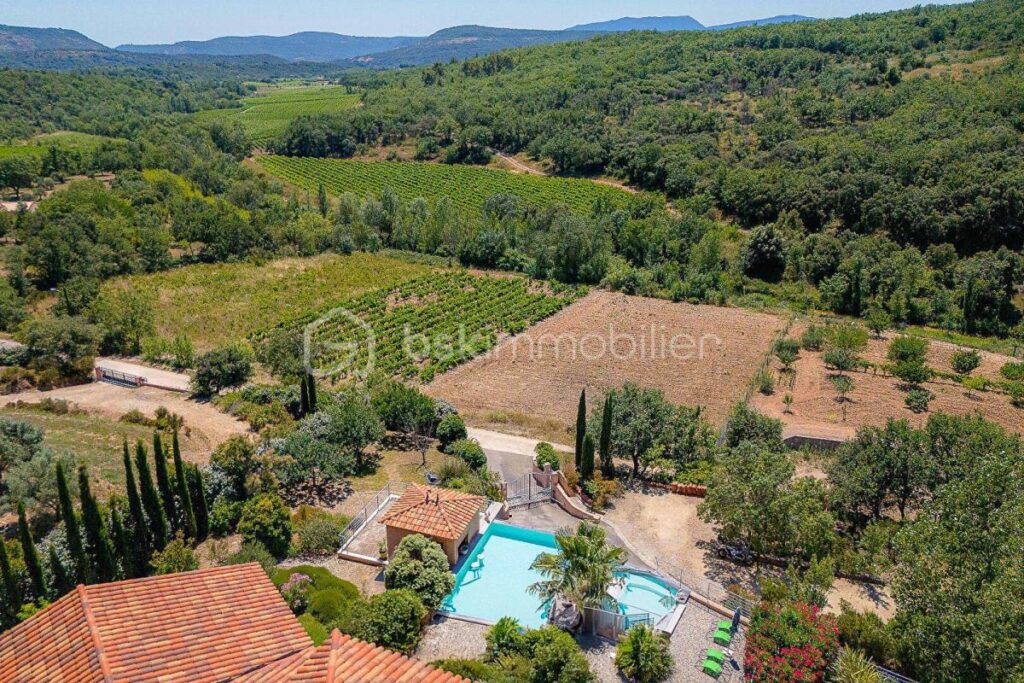 Domaine d’architecte 490 m² – 3 logements indépendants – Piscine à débordement – Vue panoramique – DPE A – Saint-Jean-de-la-Blaquière (34700) – 40 min Montpellier – 16 pièces – 12 chambres – 490 m²