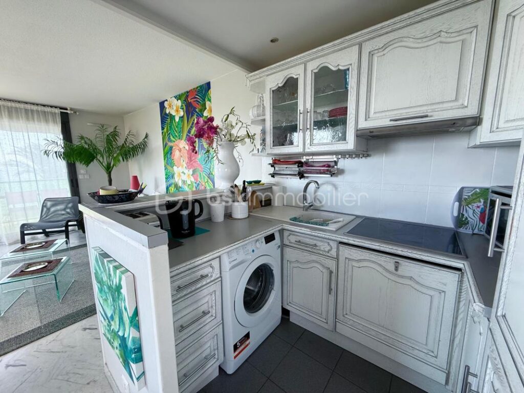 CANNES – VUE MER PANORAMIQUE – APPARTEMENT 3 PIECES – 65M² – TERRASSE 15M² – 30 METRES DE LA PLAGE – GARAGE – 3 pièces – 2 chambres – 65 m²