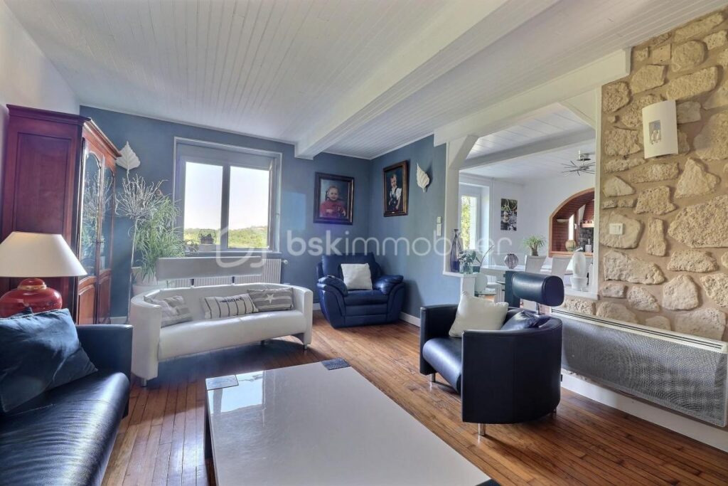 Maison 154m² 63300 Thiers – 5 pièces – 4 chambres – 154 m²