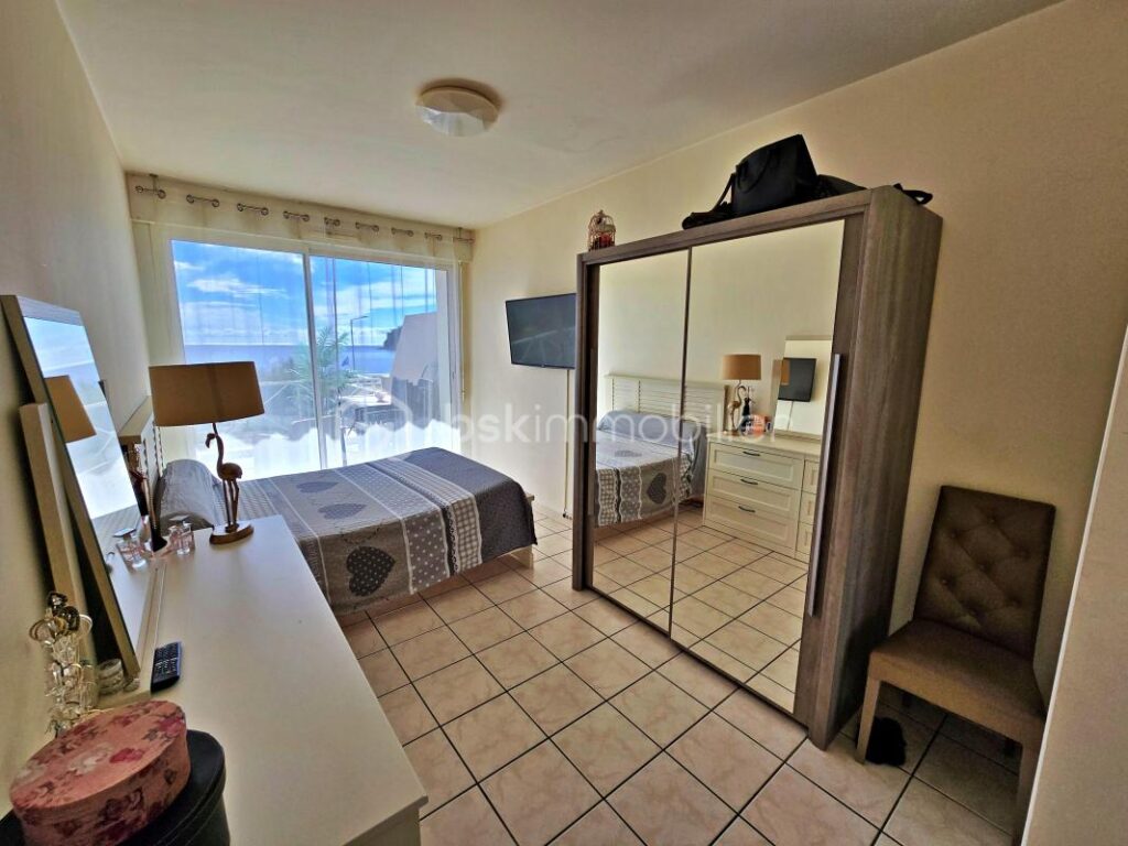 Appartement front de mer T3 – 95m² dans résidence de haut standing – terrasse 30m², secteur prisé – 4 pièces – 2 chambres – 95 m²