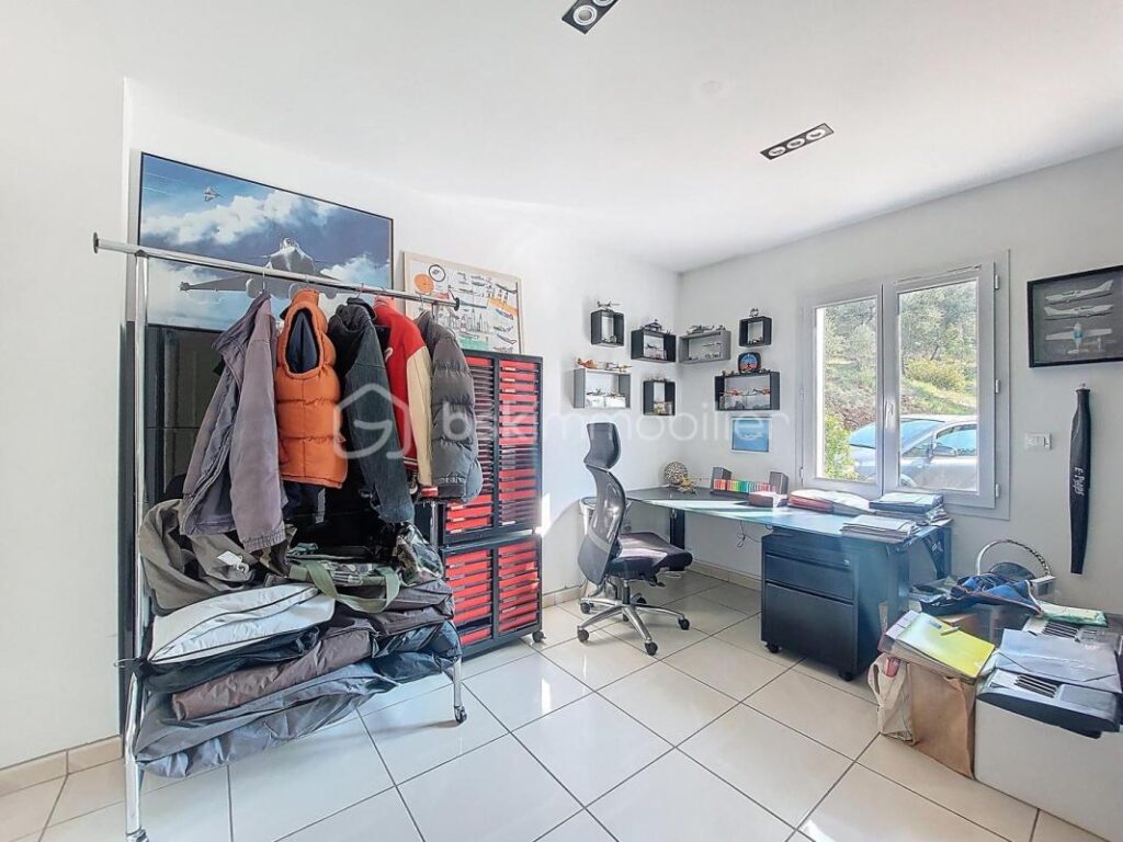 Villa de prestige avec piscine et appartement indépendant – 8 pièces – 5 chambres – 230 m²