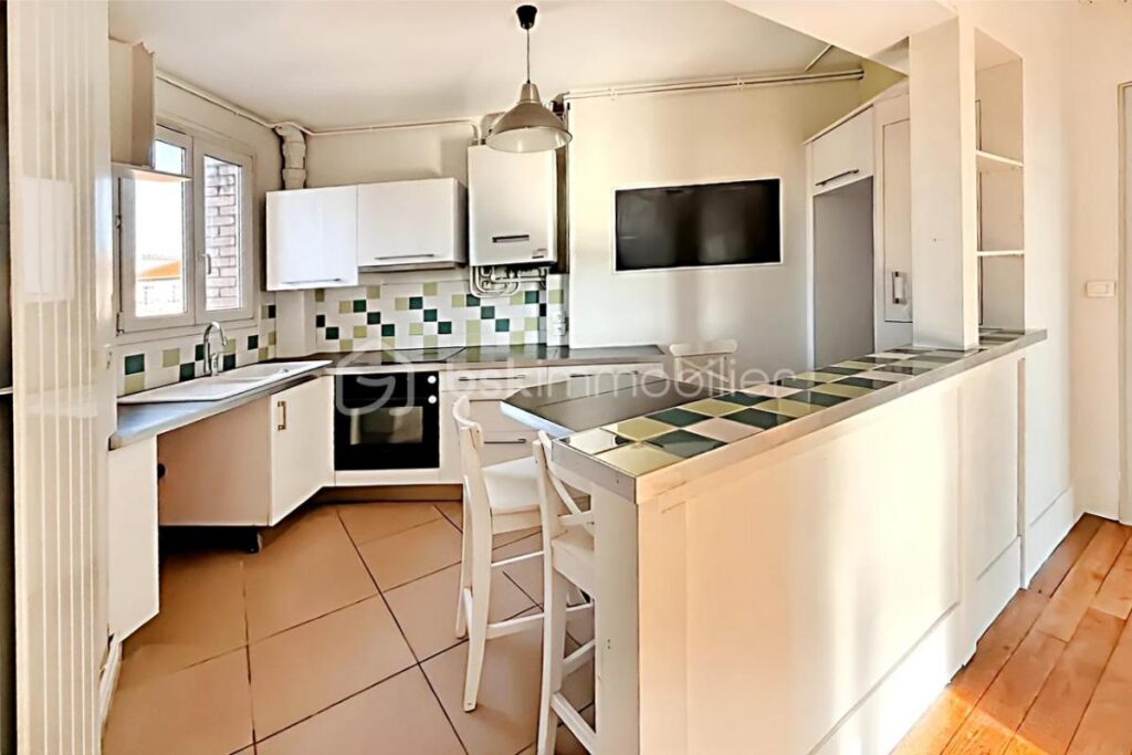 Trois pièces ENSOLEILLEE au DERNIER ETAGE avec VUE DEGAGEE sur Malakoff – 3 pièces – 2 chambres – 59 m²