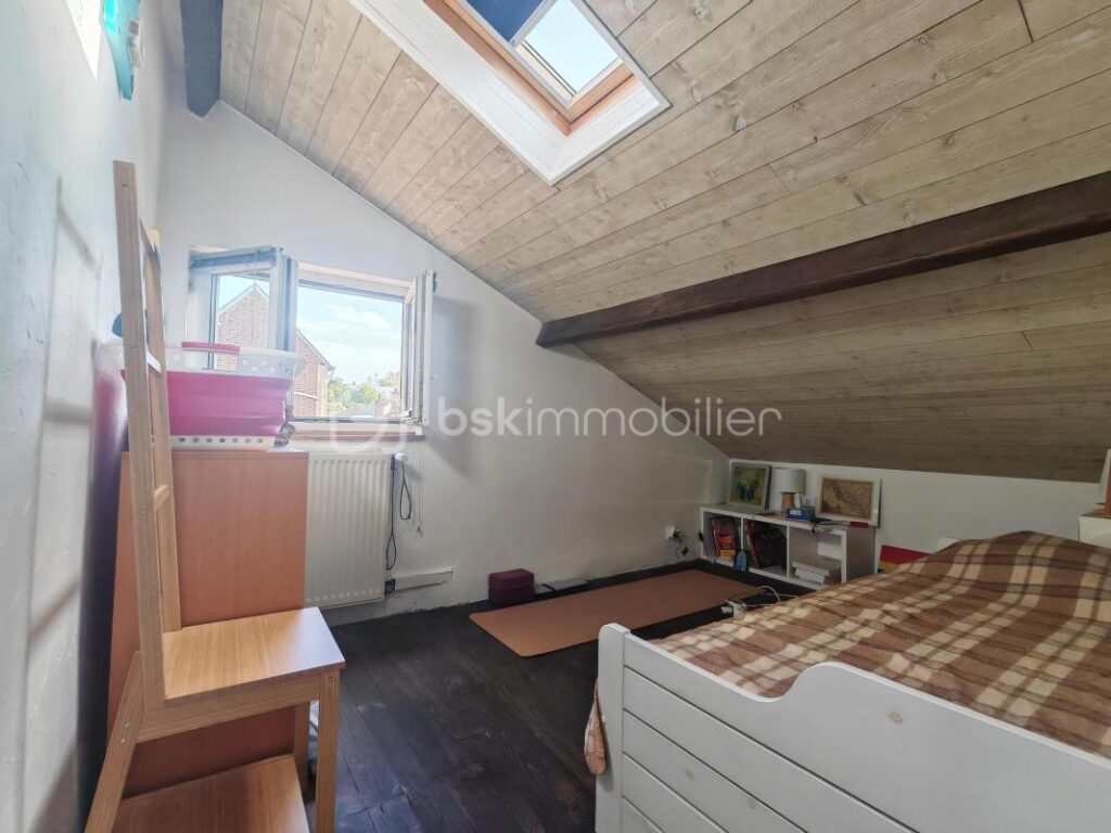 CREIL – Maison individuelle 6 pièces – 102 m² habitables / 160 m² au sol – Grand jardin devant et derrière – Exposition plein sud – 6 pièces – 2 chambres – 101 m²