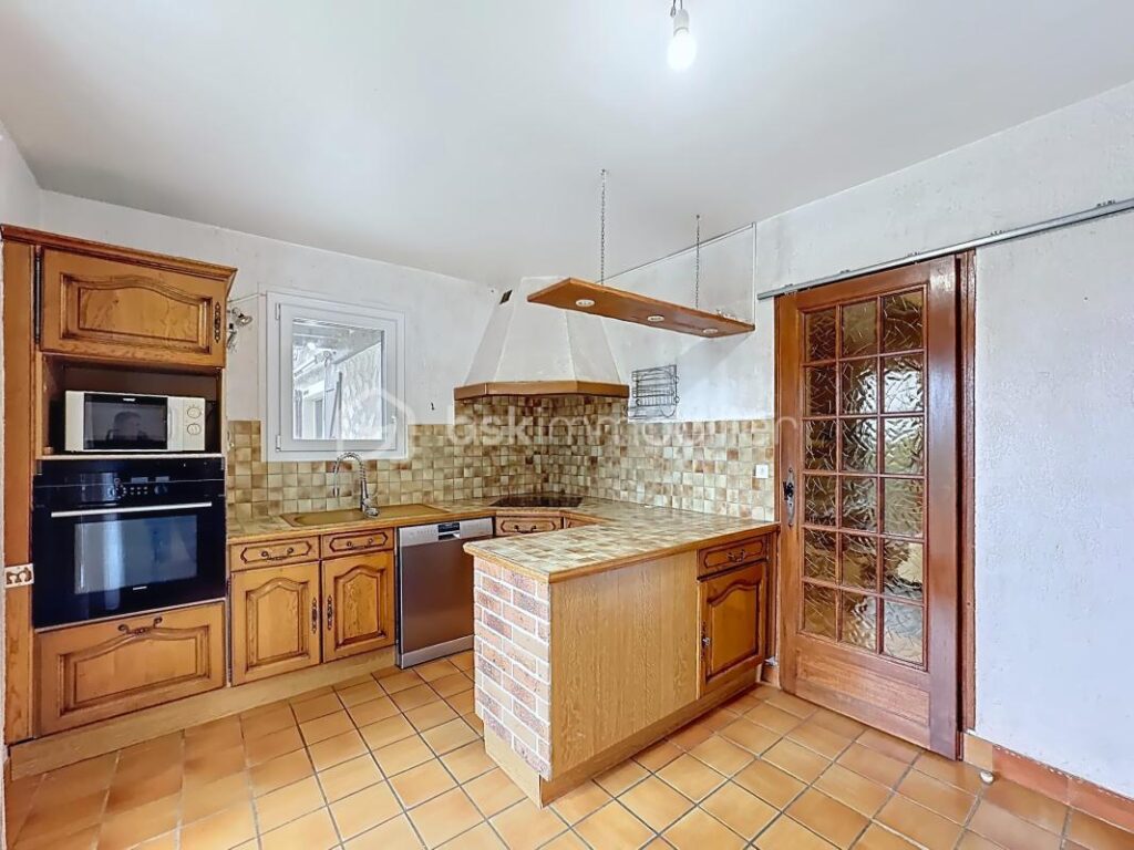 🏡 Maison familiale 7 pièces – 152 m² habitables – CLAIX – 6 pièces – 5 chambres – 152 m²