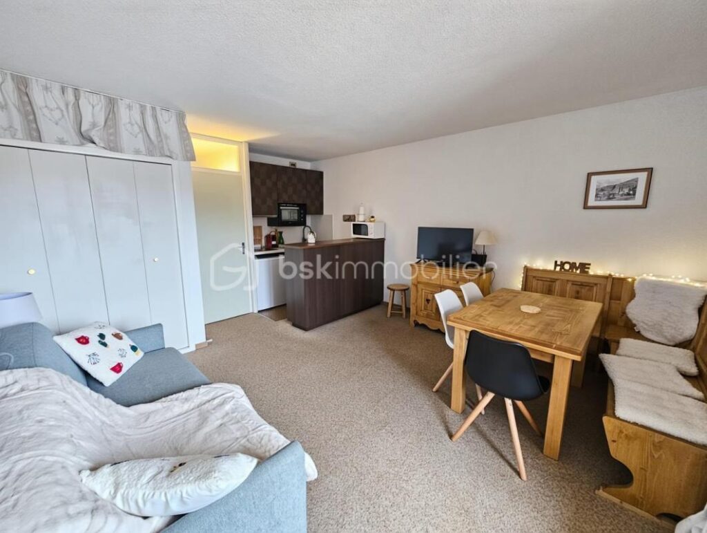 Valérie LARRIER propose en exclusivité – Studio d’environ 33 m² – Résidence Les 4 Saisons – 1 pièce – NR chambres – 32 m²